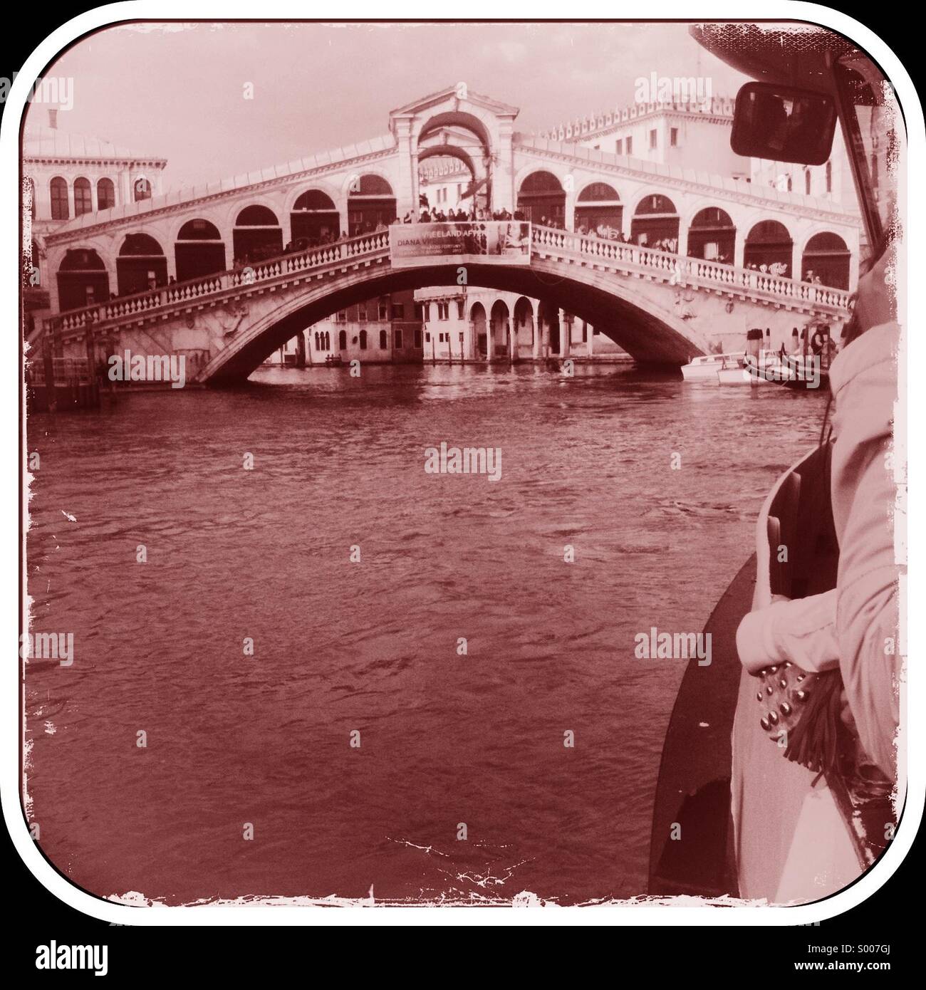 Rialto Brücke über den Kanal in Venedig Italien Stockfoto
