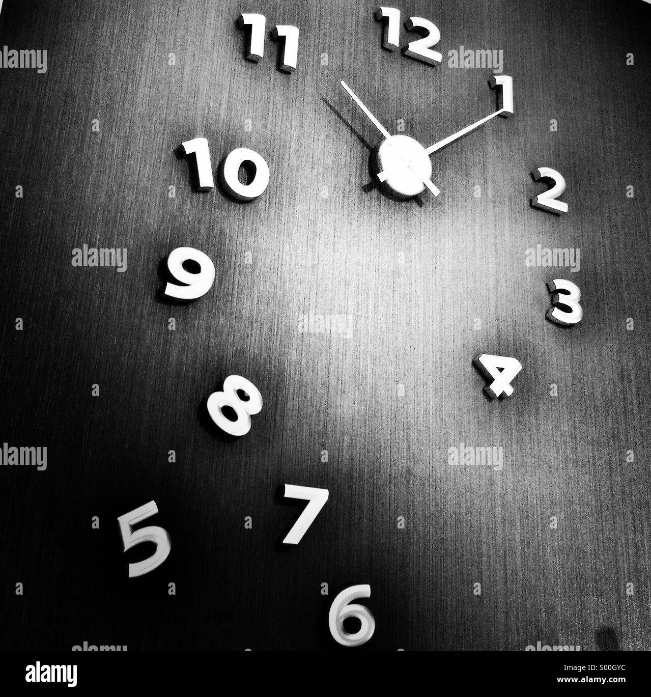 Zeit. Ganz originell Ziffernblatt. B&W Verarbeitung. Quadratisches Format. Stockfoto