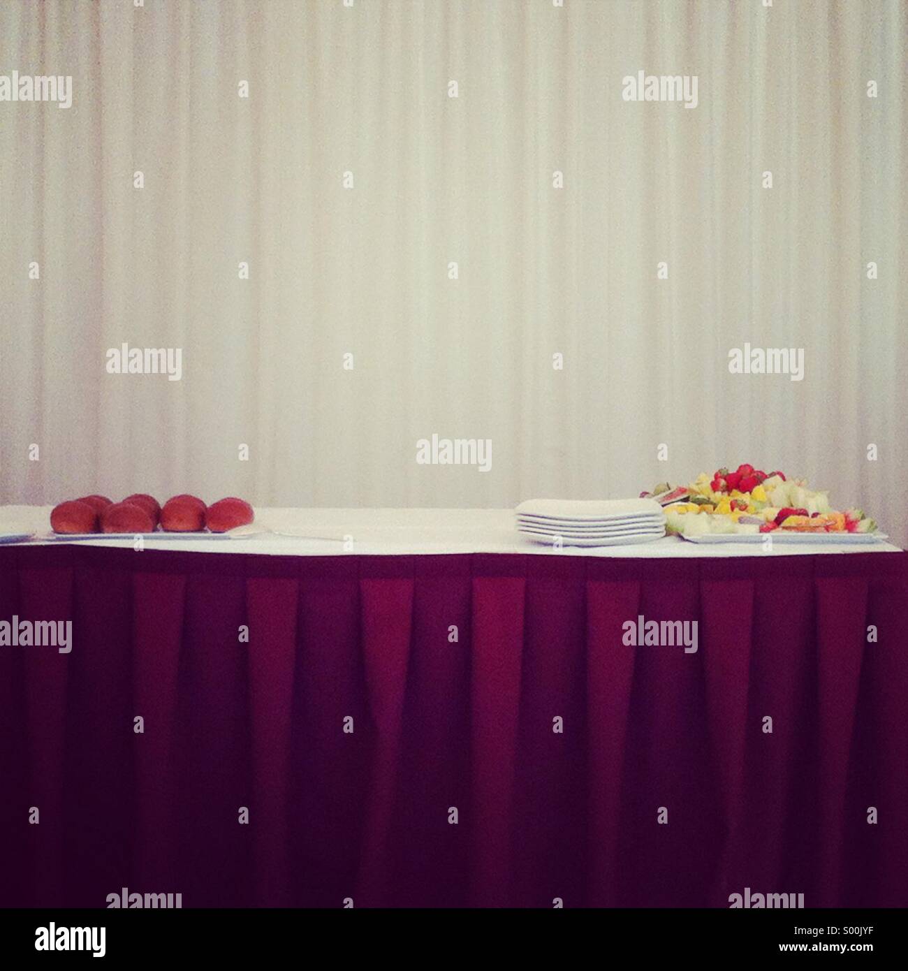 Stillleben mit Buffet-Tisch bei einer offiziellen Veranstaltung Stockfoto