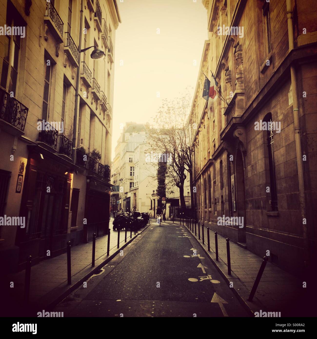 Roaming-Trog die Straßen von Paris - Smartphone-aufgenommenes Stockfoto