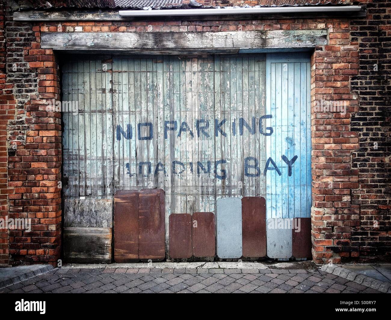Keine Parkplätze-Laderampe-Tür Stockfoto