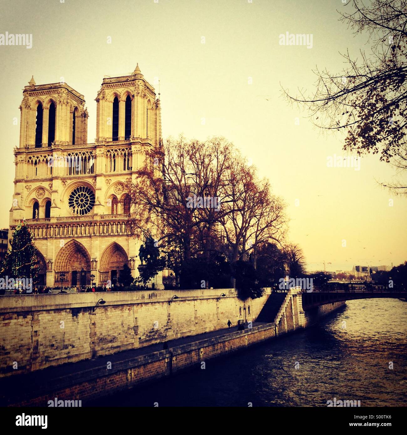 Notre Dame-Brücke über La Seine Stockfoto