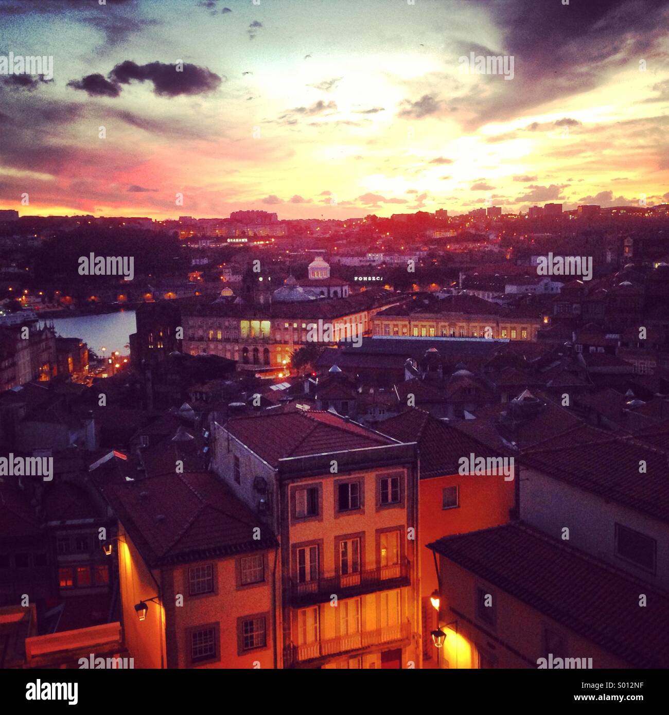 Sonnenauf- oder Sonnenuntergang, Porto, Portugal - Smartphone-aufgenommenes Stockfoto