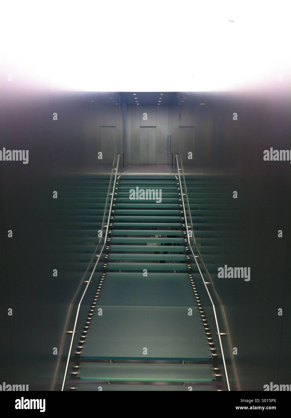 Treppe in modernes Gebäude Stockfoto