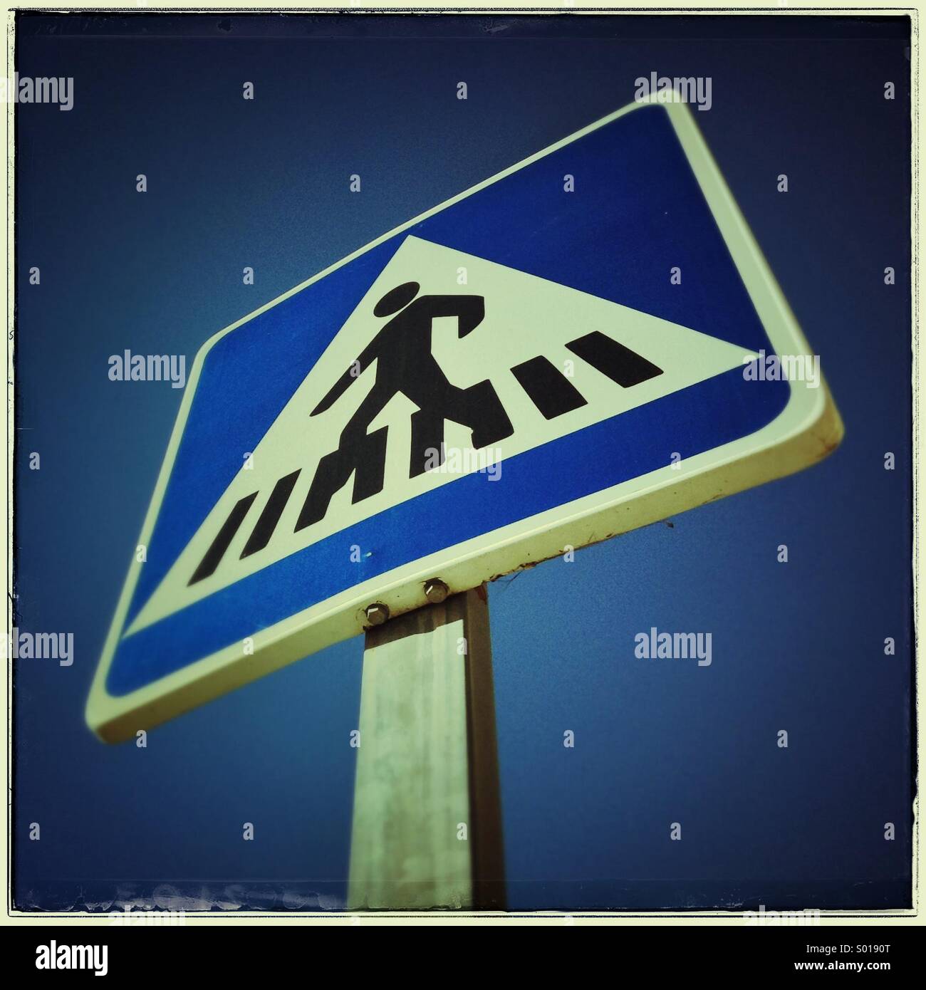 Zebrastreifen-Straßenschild Stockfoto