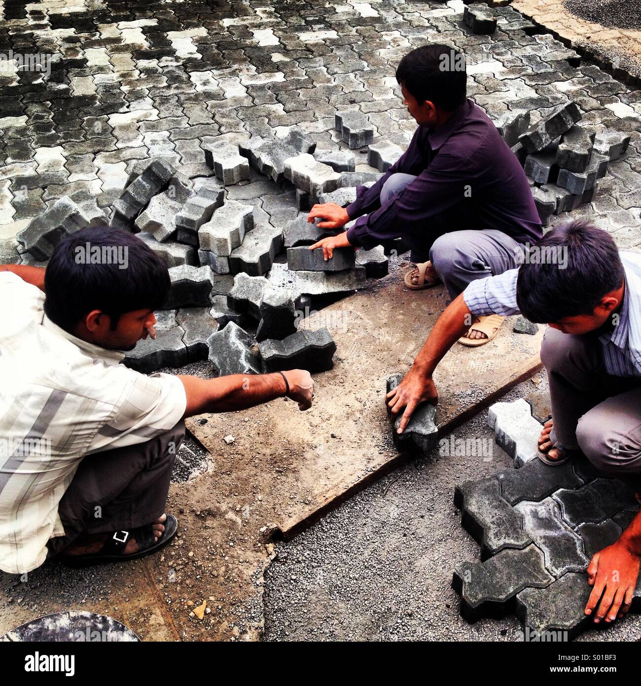 Die Straße-Macher von Mumbai, fertiger Block, immer am schlimmsten Tag für Tag. Stockfoto