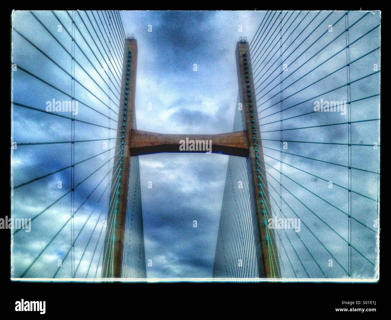 Severn Hängebrücke Muster, stürmischen Himmel. Stockfoto