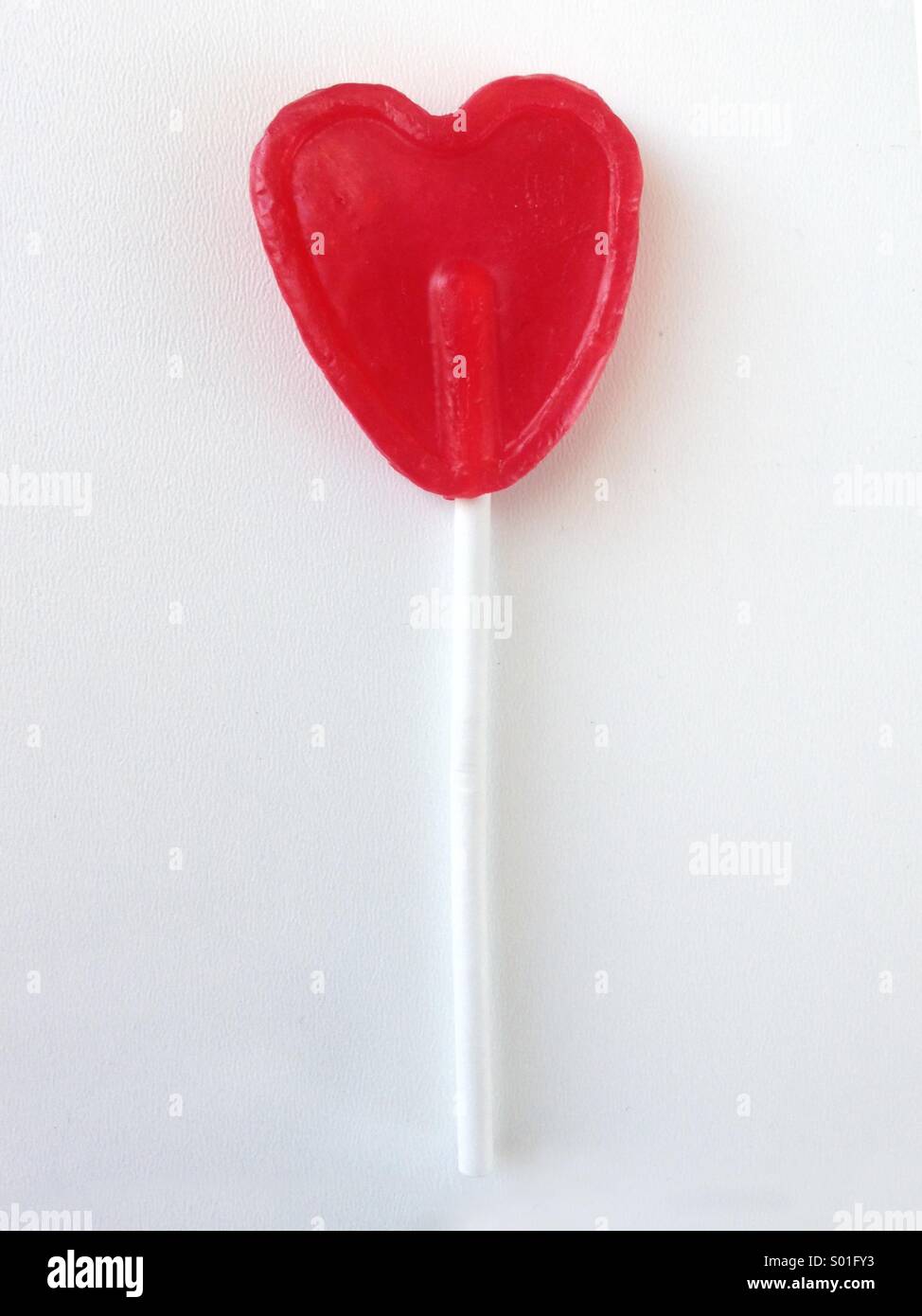 Rote, herzförmige Lollipop. Stockfoto