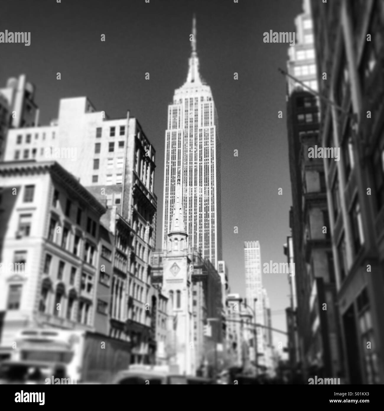 Empire State Building von der 5th Avenue. Stockfoto