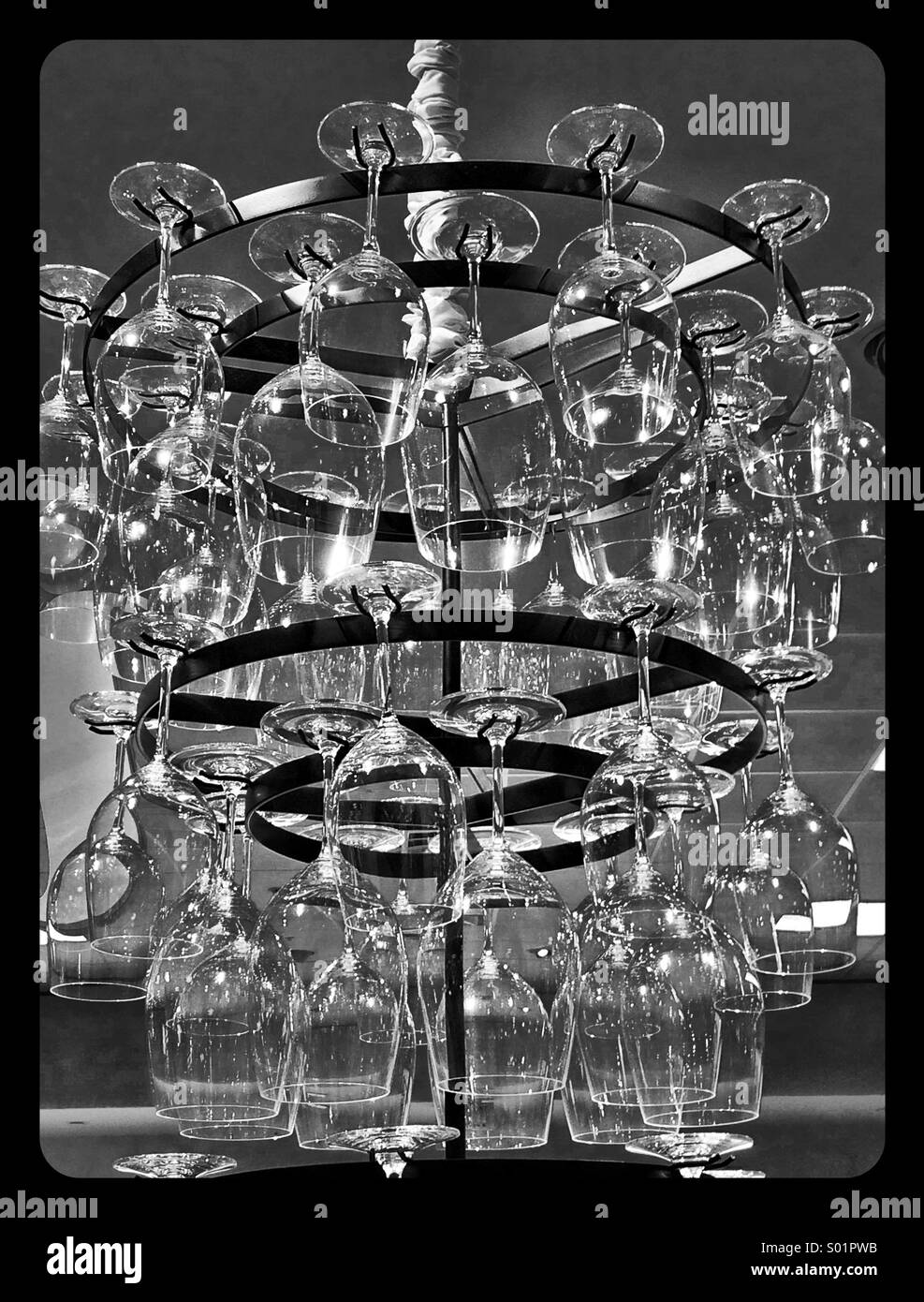 Kronleuchter aus Weinglas Stockfotografie - Alamy