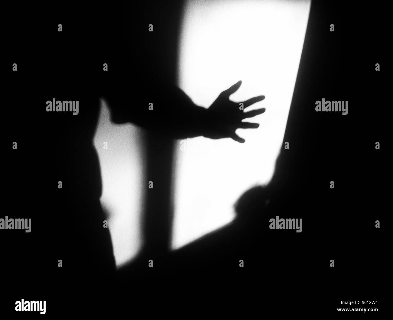 Was Hängt An Der Wand Und Gibt Jedem Die Hand Wand Schatten Stockfotos und -bilder Kaufen - Alamy