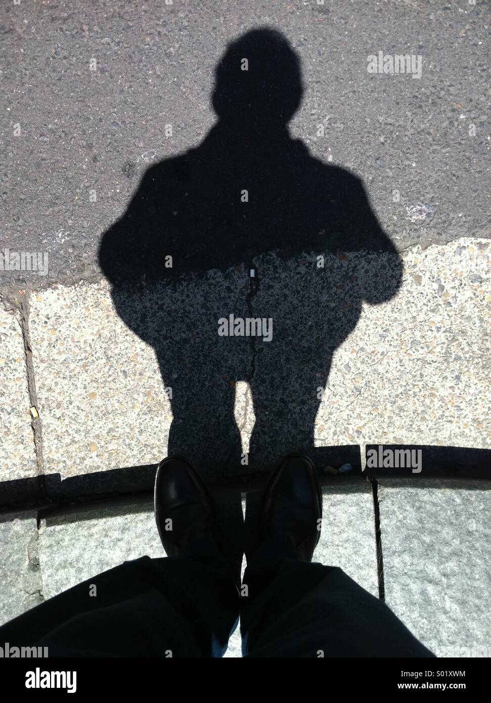 Silhouette Abbildung am Straßenrand Stockfoto