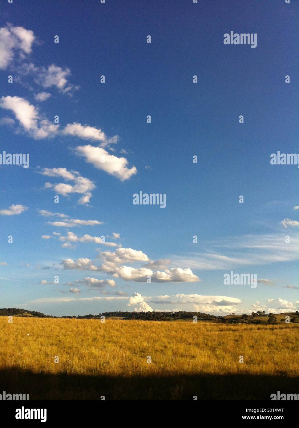 Landschaft mit Wolken und blauer Himmel Stockfoto
