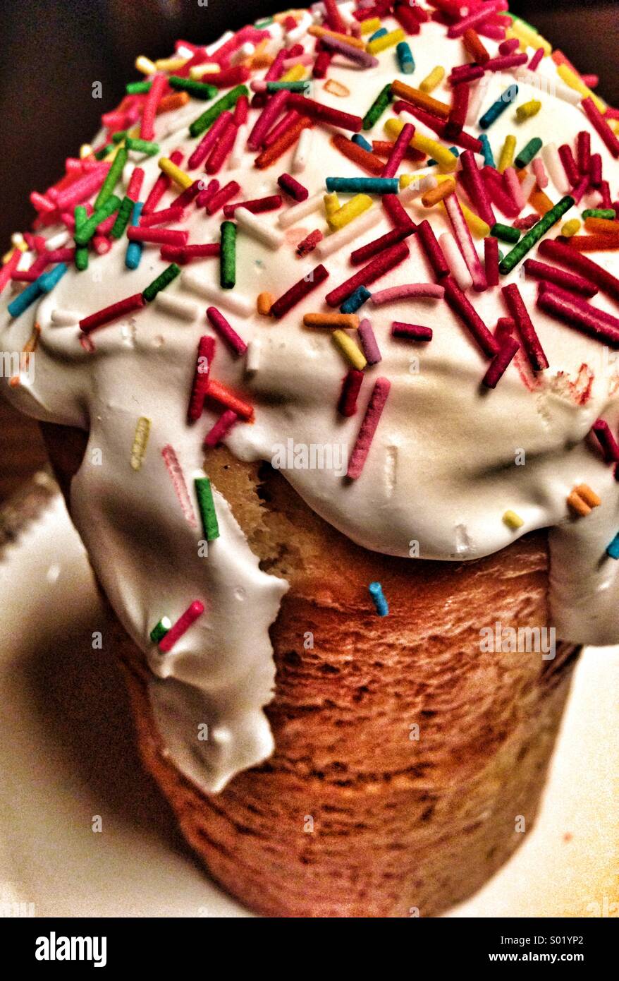 Kuchen, russischer Koulitch, Osterkuchen - Smartphone-aufgenommenes Stockfoto
