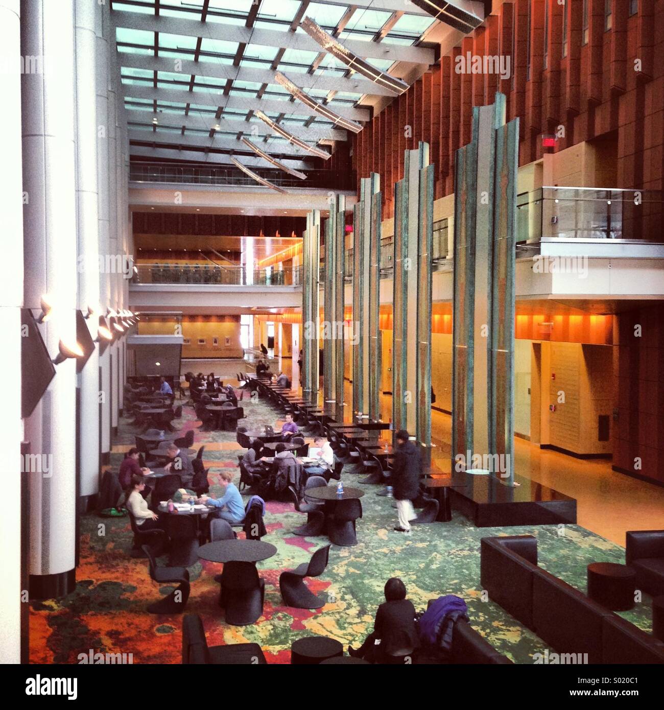 Eingangshalle in der Stephen M. Ross School of Business, University of Michigan, Ann Arbor, Michigan, USA. Stockfoto