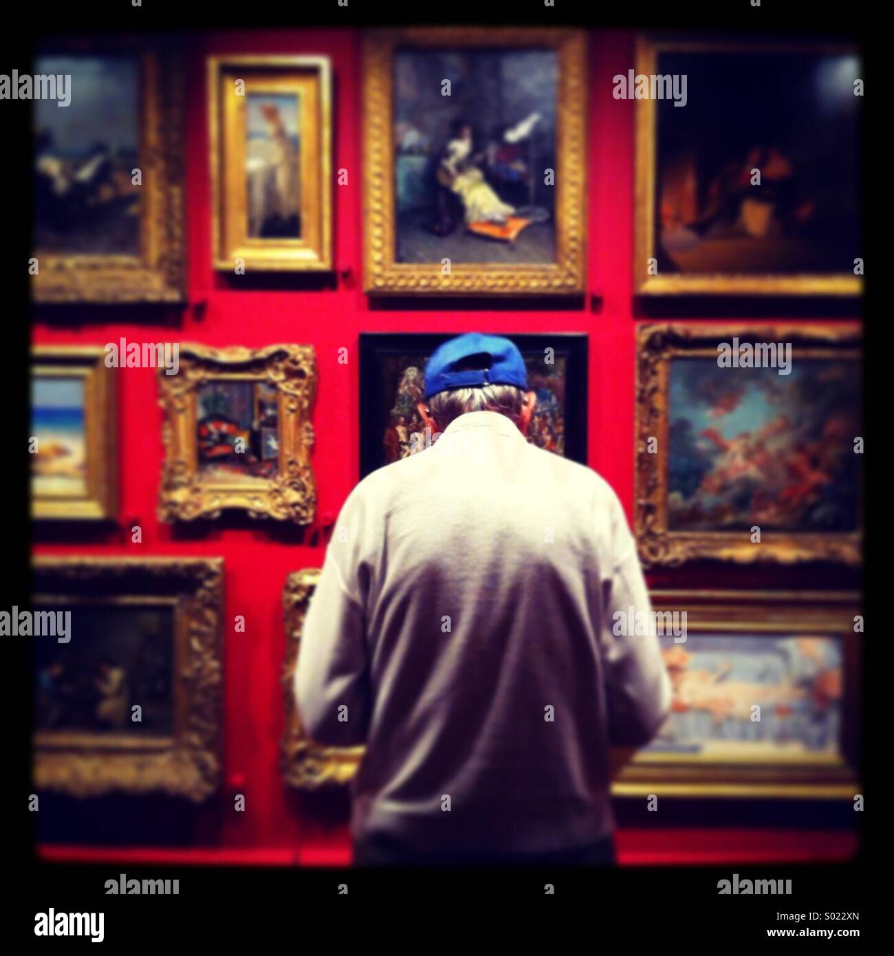 Mann in einem museum Stockfoto