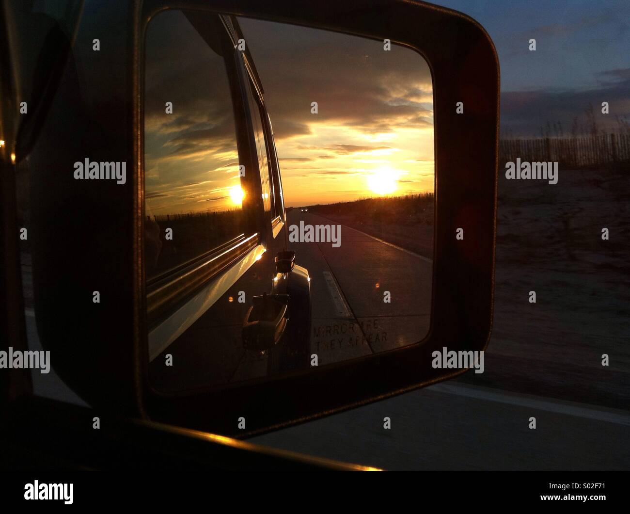 Jeep-Sonnenuntergang Stockfoto