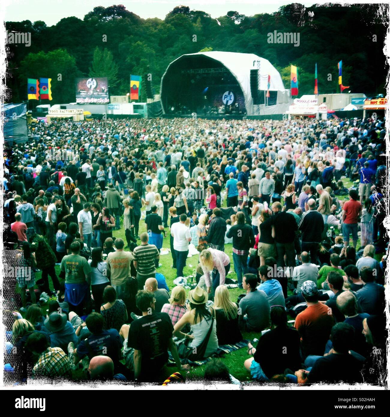 Menge von Menschen auf einem Musikfestival Stockfoto