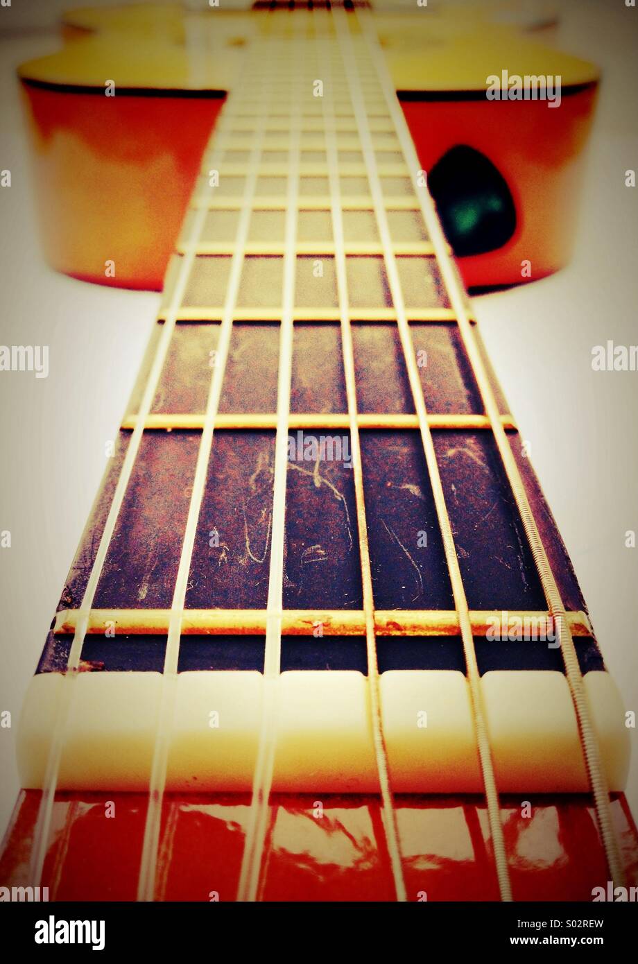 Hals der Akustik-Gitarre - Smartphone-aufgenommenes Stockfoto