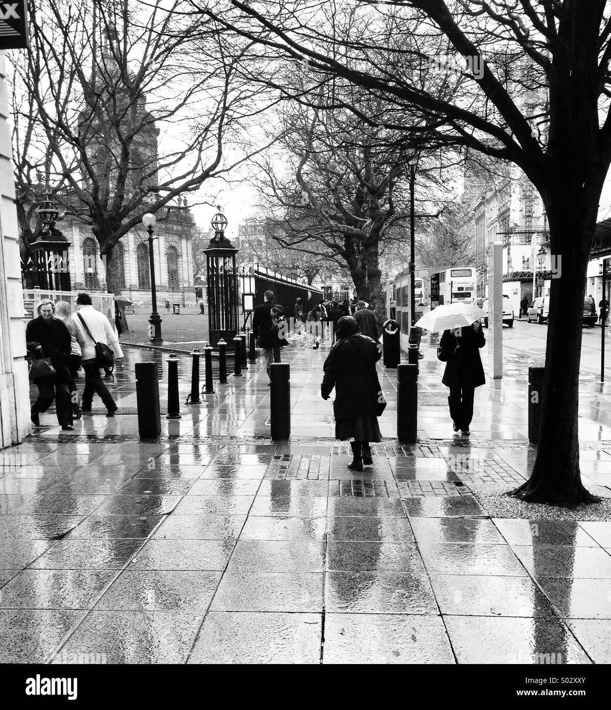 Birmingham Straßenszene im Regen Stockfoto