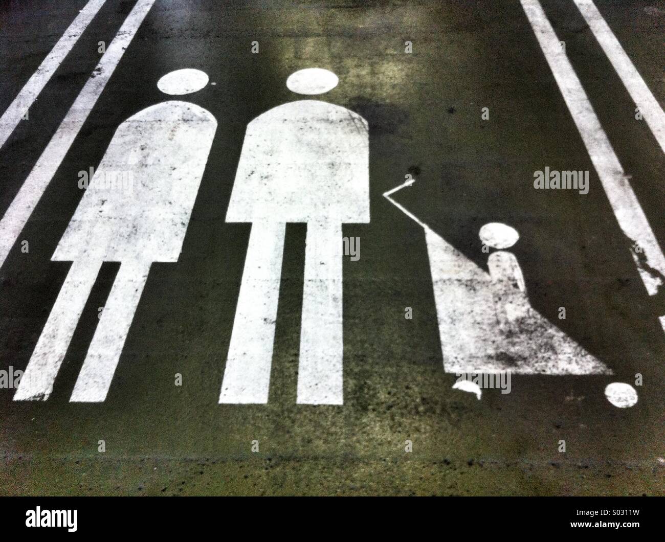 Familie PKW-Stellplatz - Smartphone-aufgenommenes Stockfoto
