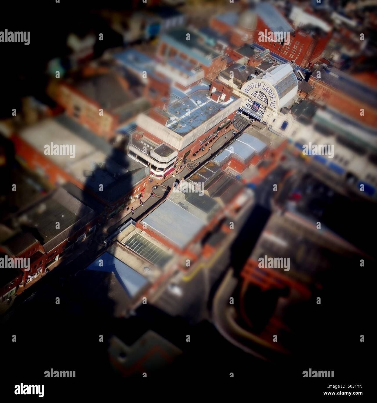 Luftbild von Blackpool Wintergärten und Schatten des Turms mit Tilt-Shift-Effekt Stockfoto