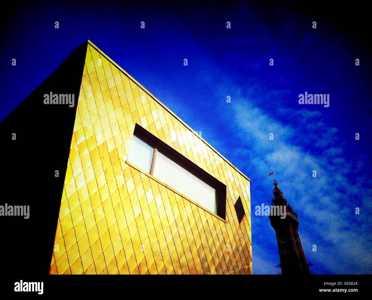 Goldene Hochzeitskapelle (Festspielhaus) und Blackpool Tower Stockfoto