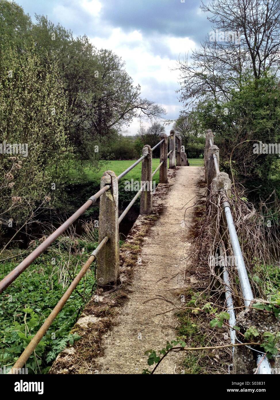 Ländliche Brücke - Smartphone-aufgenommenes Stockfoto