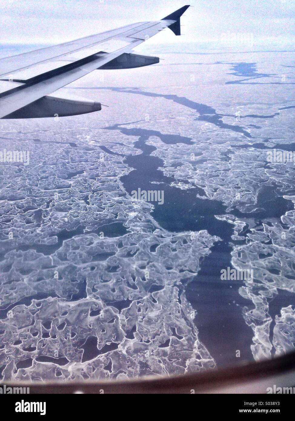 Flug über Eis bedeckt Lake Michigan Stockfoto