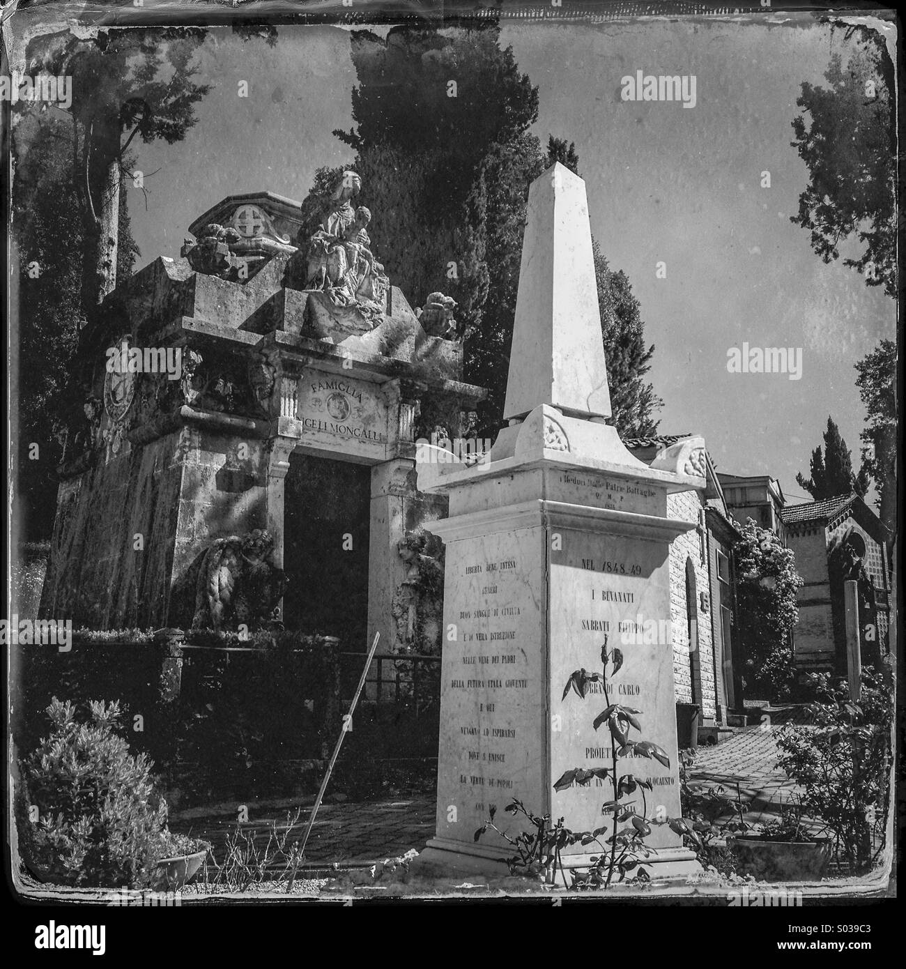 Grabkapelle auf dem Friedhof von Bevagna, Umbrien, Italien Stockfoto