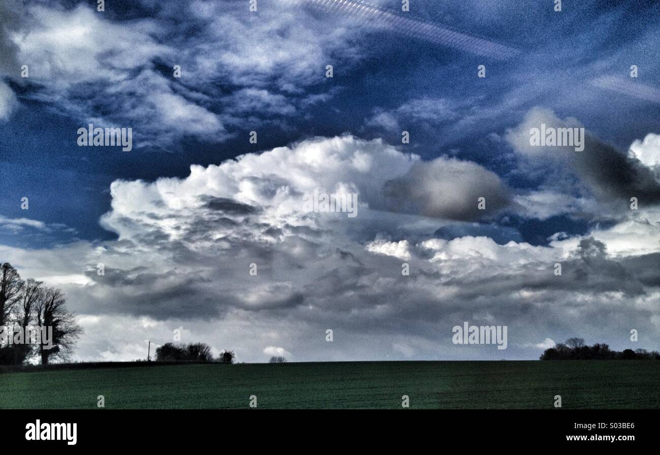 Dramatischer Himmel - Smartphone-aufgenommenes Stockfoto