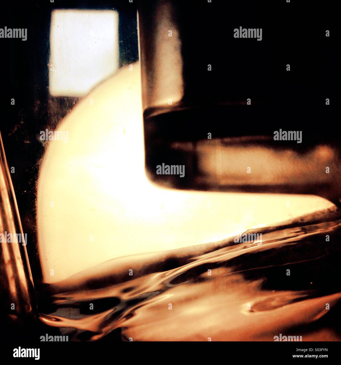 Wasser in Plastik Krug - Smartphone-aufgenommenes Stockfoto