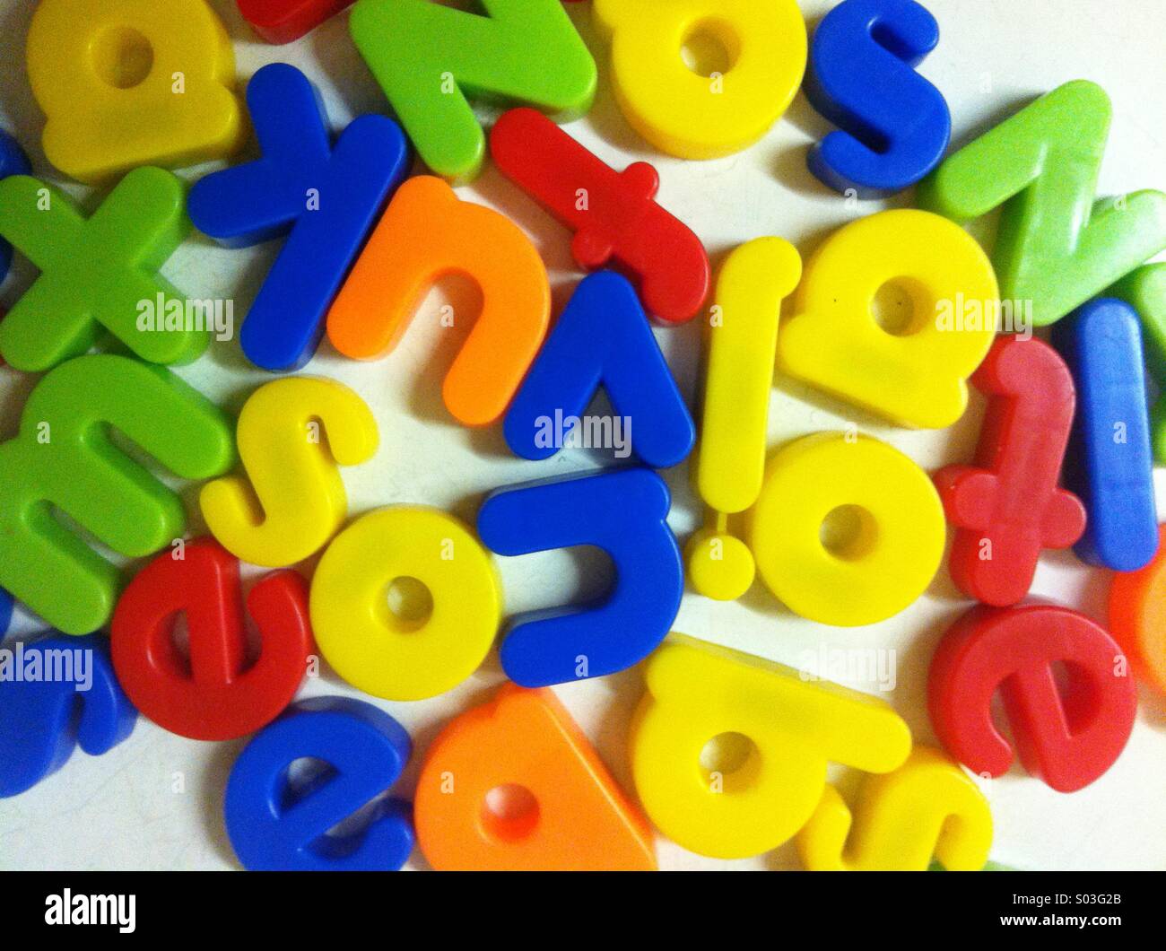 Zufällige Buchstaben in einer Gruppe angeordnet Stockfoto