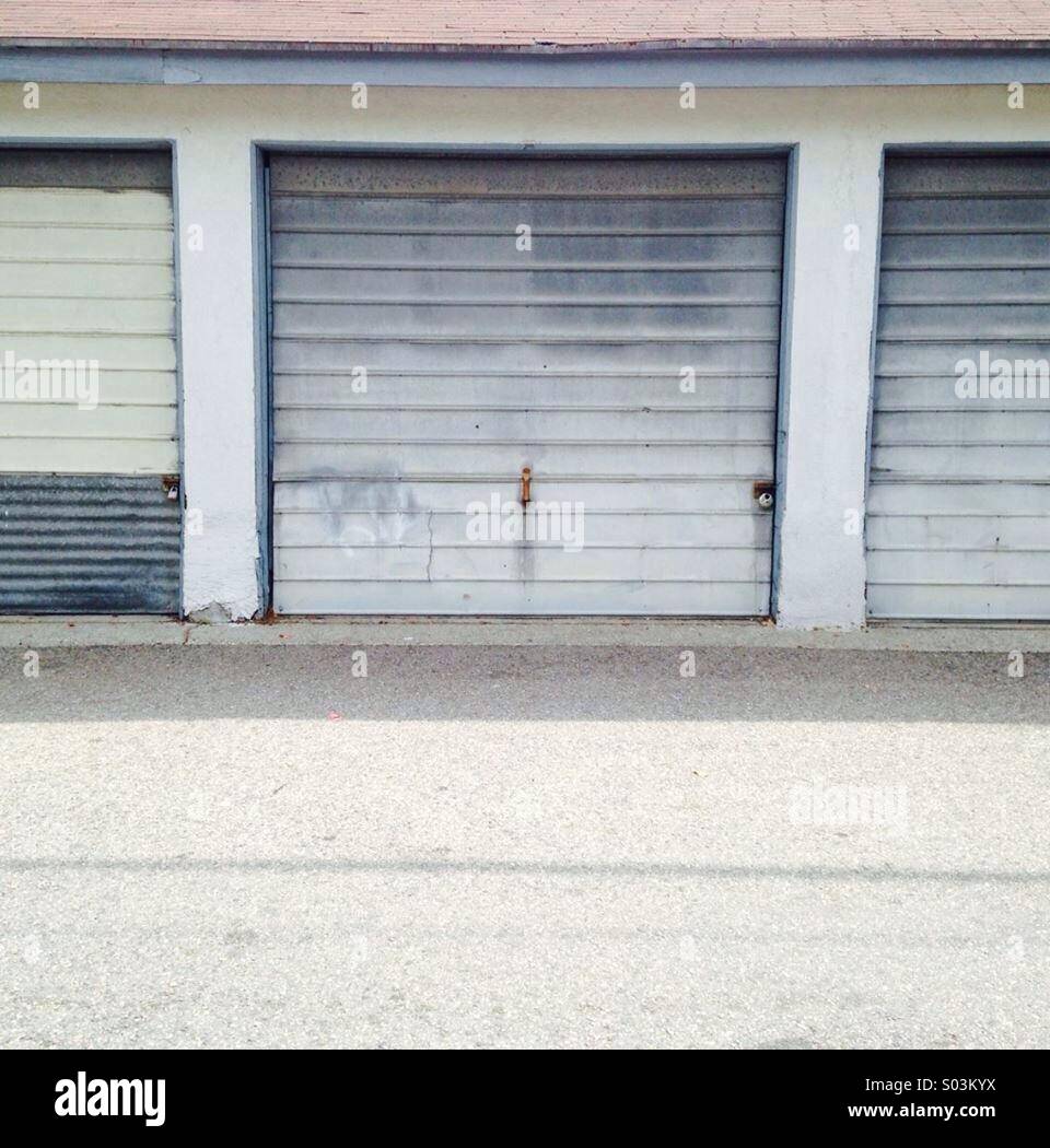 Garagen-Sektionaltore Stockfoto