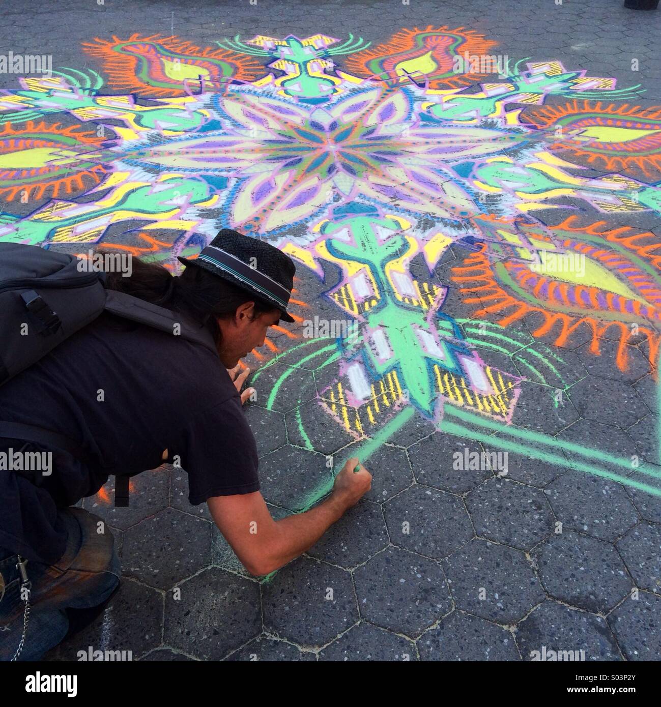 Künstler machen ein Sandmalerei am Union Square in Manhattan Stockfoto