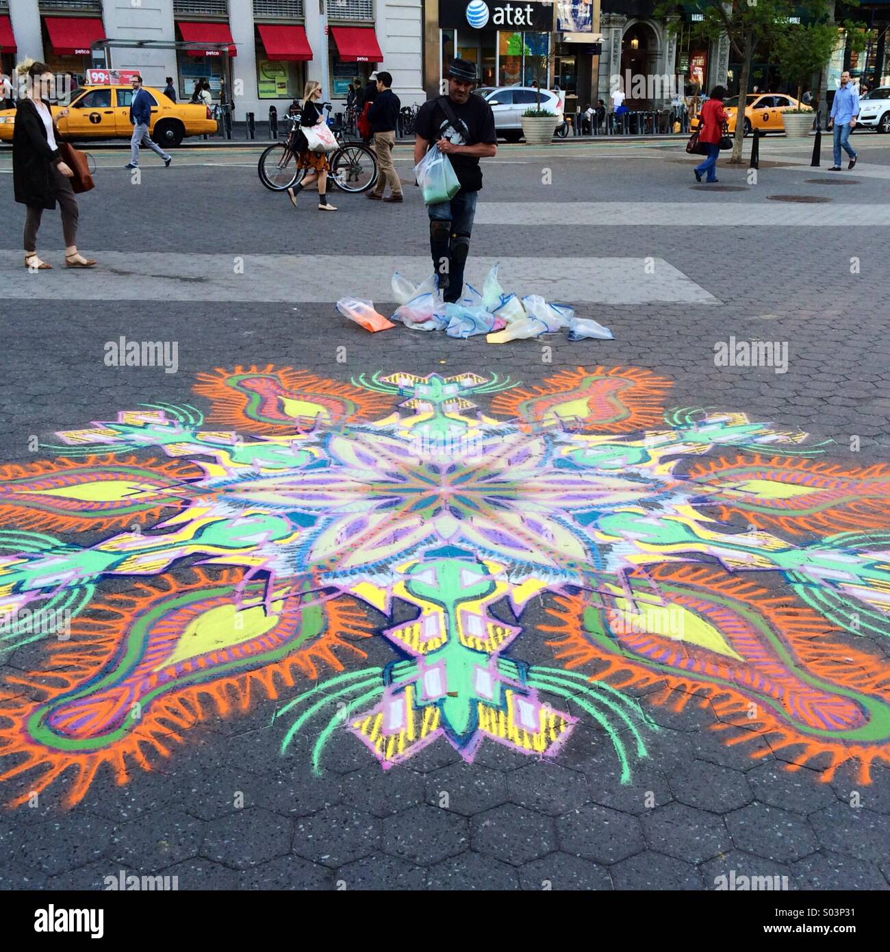 Künstler machen Sandmalerei am Union Square in Manhattan Stockfoto