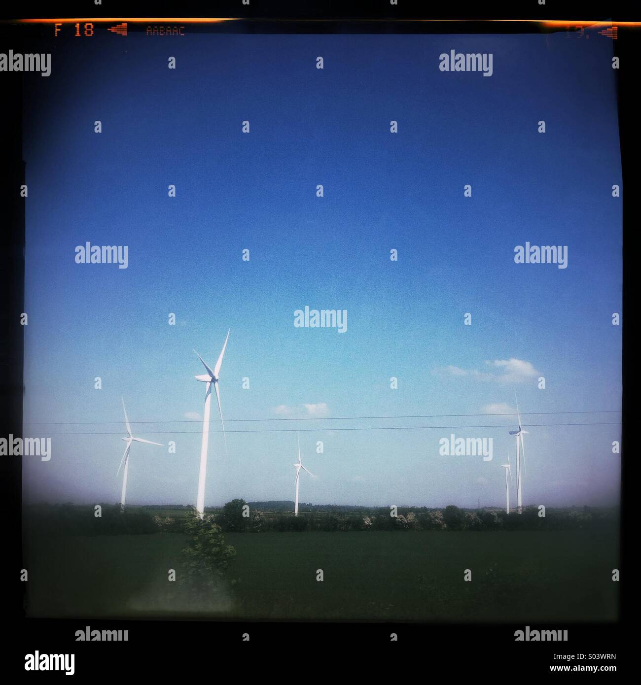 Turbinen auf einen Windpark - Smartphone-aufgenommenes Stockfoto