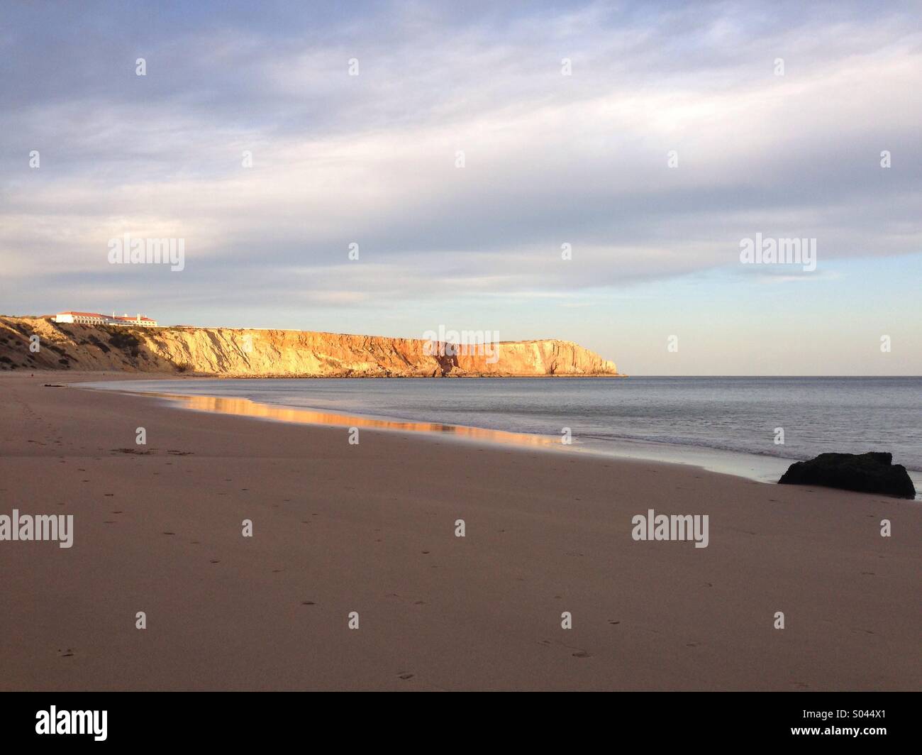 Sonnenuntergang am Mareta Beach, Sagres, Portugal Stockfoto