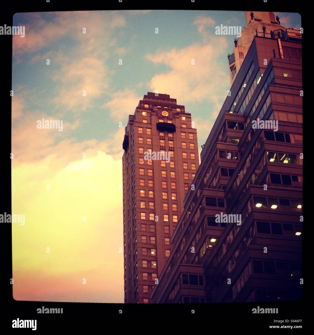 Manhattan, New York-Gebäude in der Dämmerung. Stockfoto