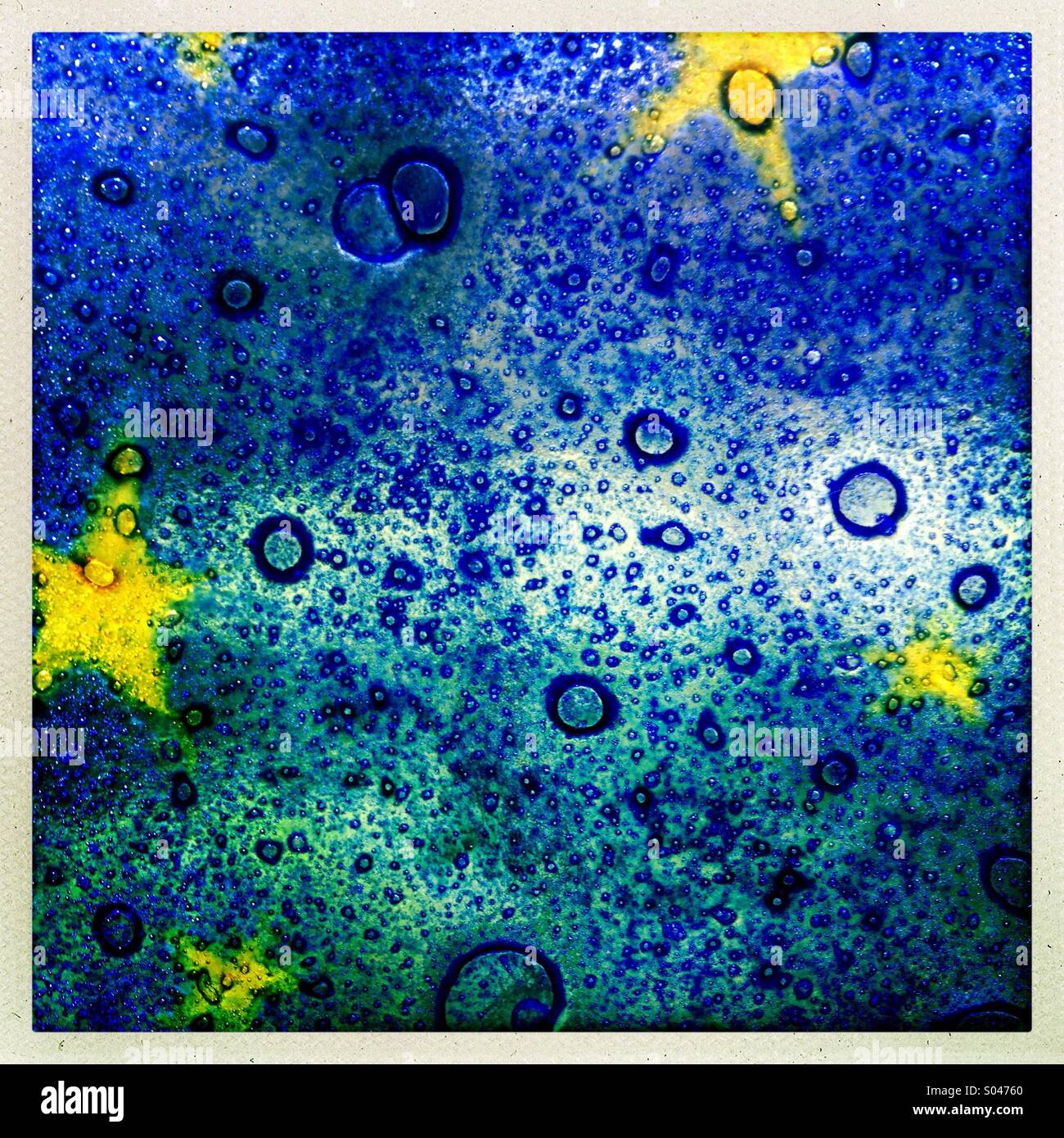 Gelbe Sterne und blaue Kreise Stockfoto