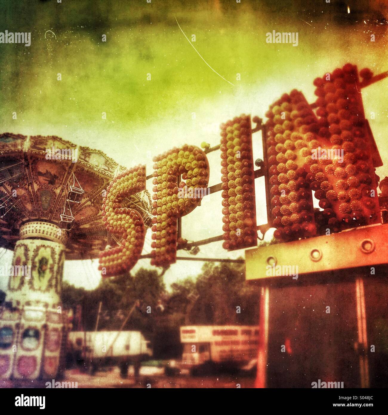 Festplatz und Fahrten. Stockfoto