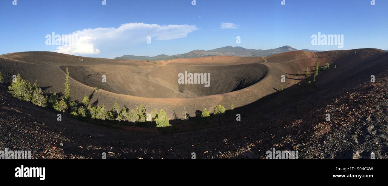 Krater Schlackenkegel, Lassen Volcanic Nationalpark, Kalifornien, Panorama Stockfoto