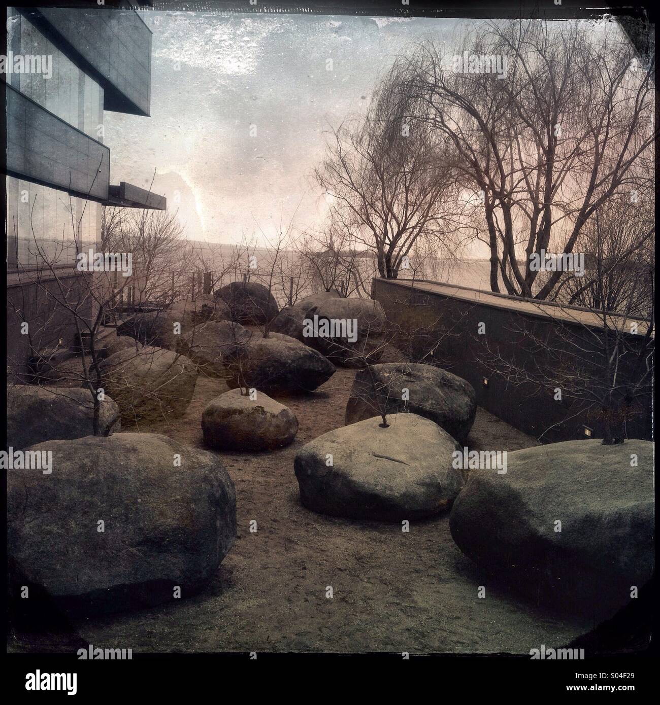 Andy Goldsworthys Garten der Stones, living Memorial Garden von Shoa, Holocaust-Überlebende im Museum of Jewish Heritage in Battery Park in Manhattan, New York City. Stockfoto