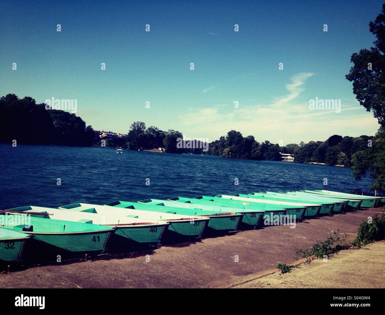 Boote am Ufer, Lyon, Frankreich Stockfoto