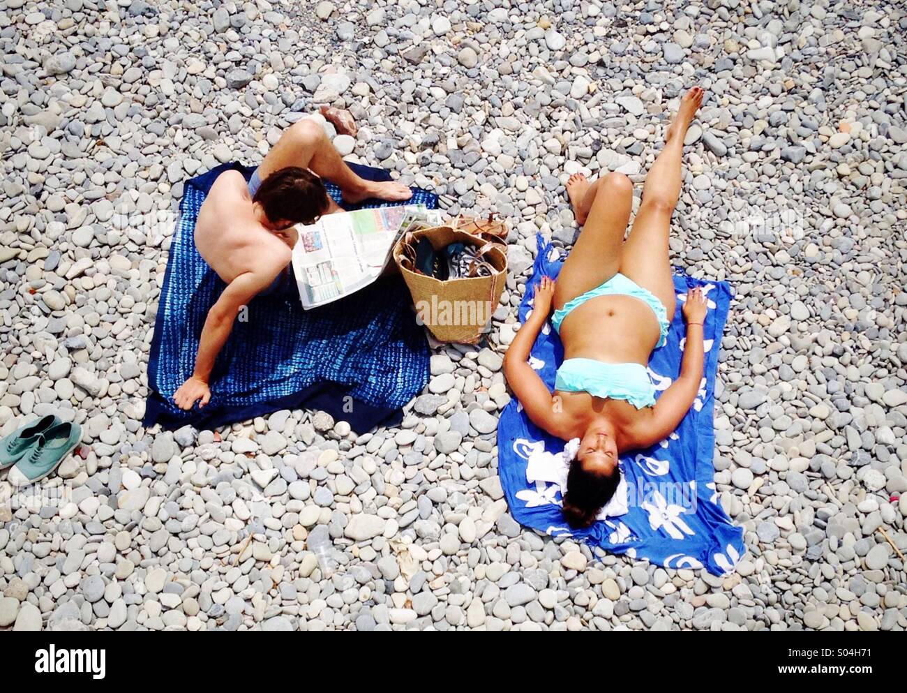 Ein paar am Strand Stockfoto