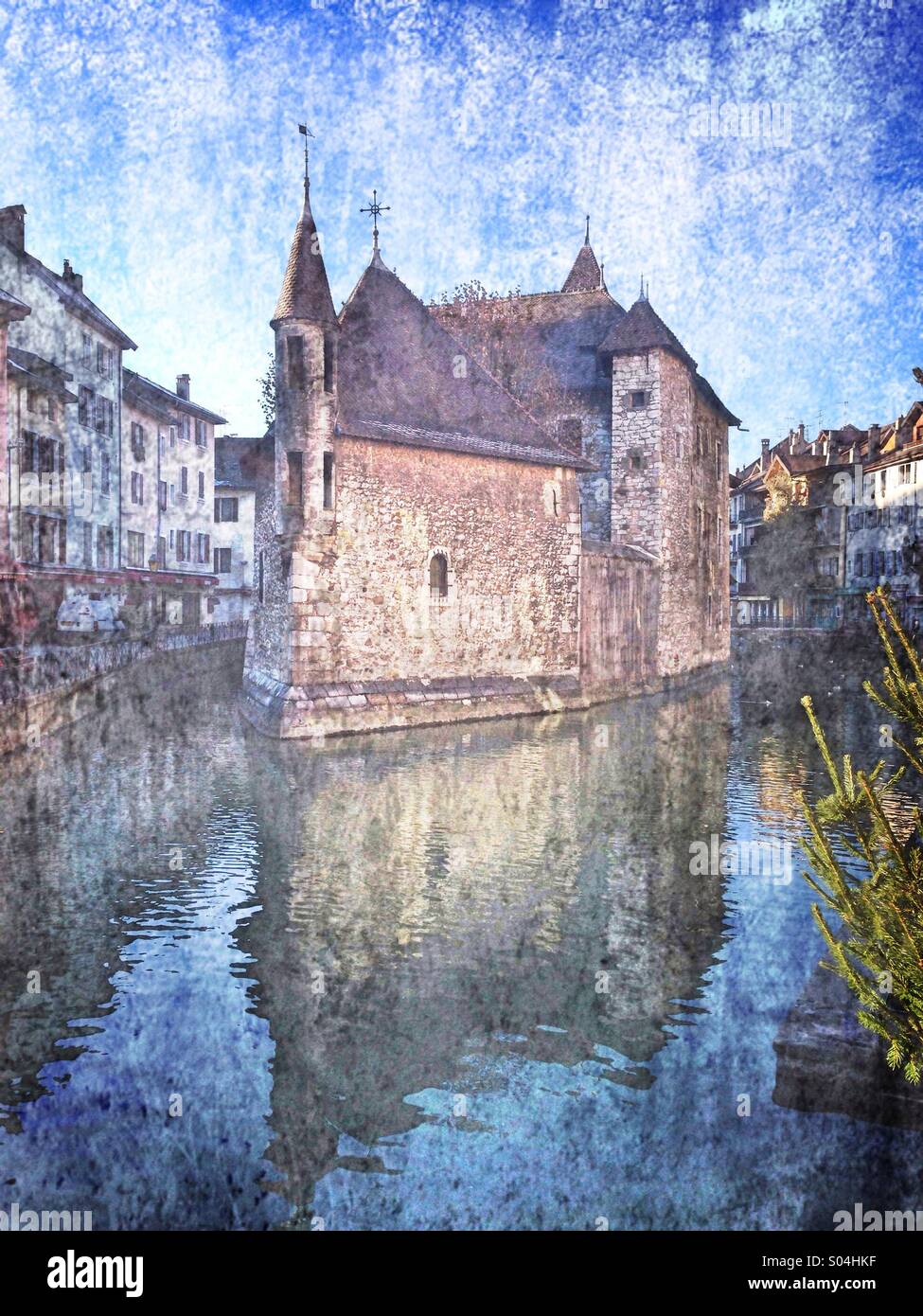 Mystische Kirche und Gefängnis, Annecy, Frankreich - Smartphone-aufgenommenes Stockfoto