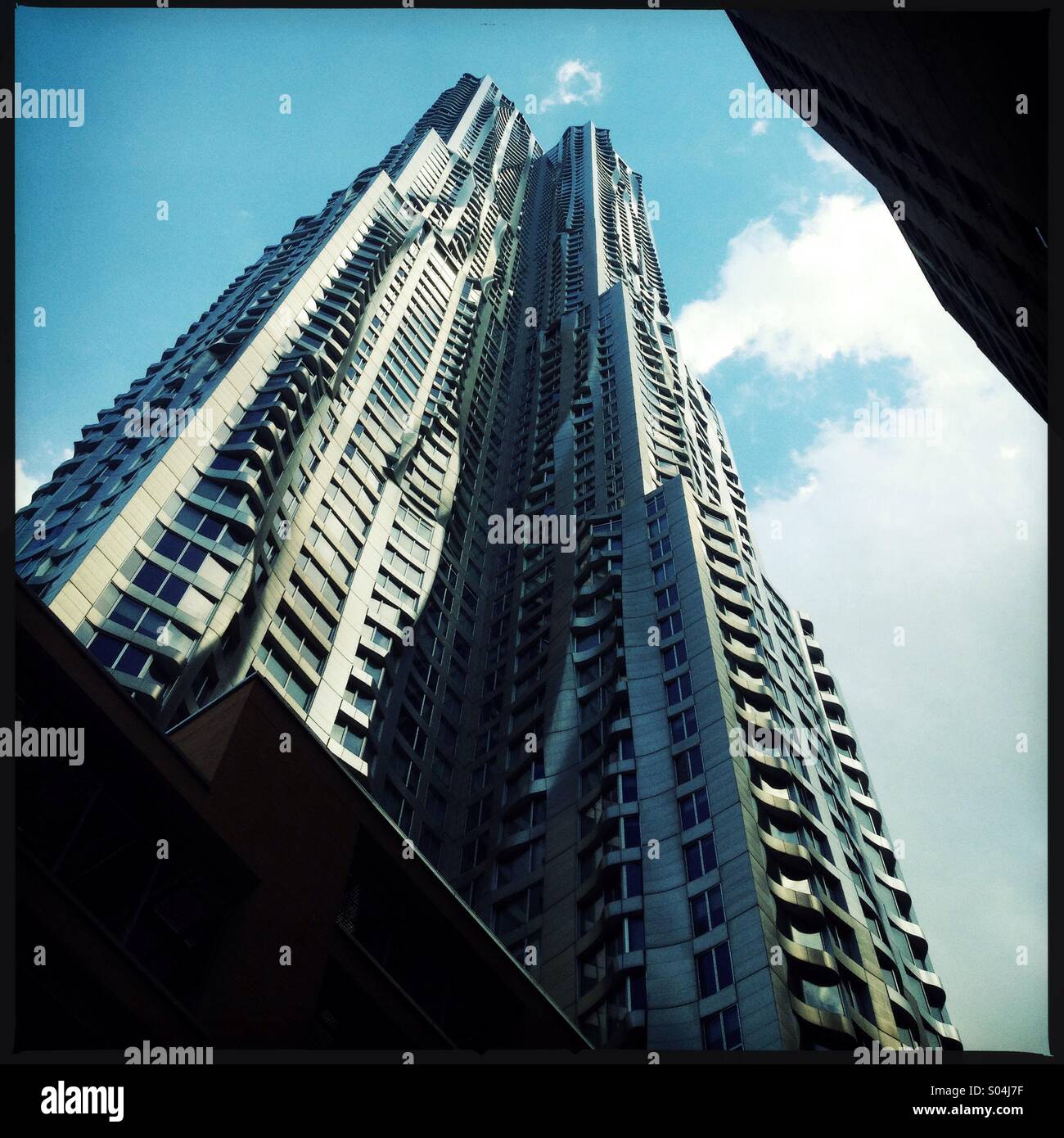 Ursprünglich als Beekman Tower, das New York von Gehry Gebäude in lower Manhattan, bei 8 Fichte Street bekannt. Stockfoto