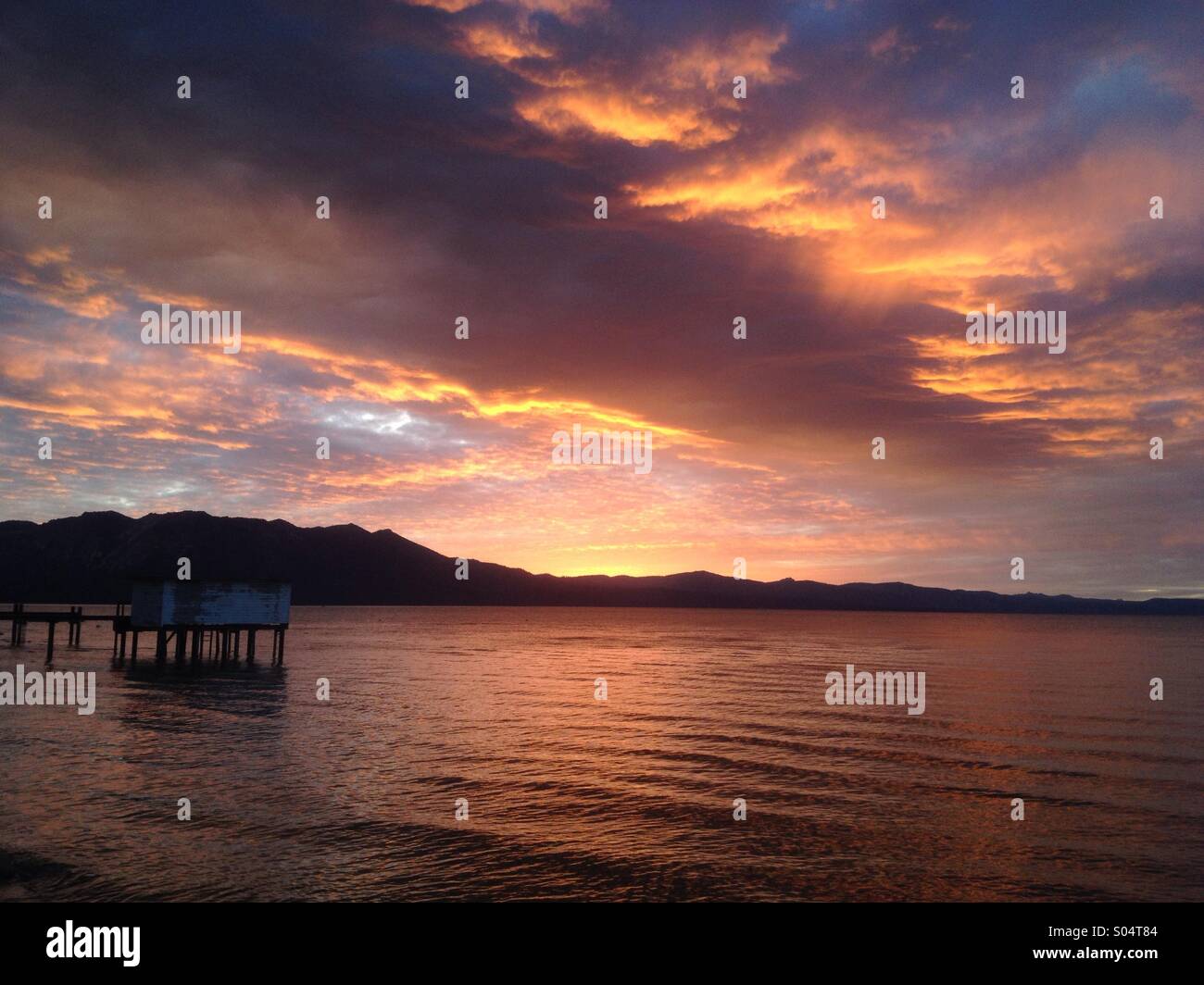 Genießen den Sonnenuntergang in Lake Tahoe, Kalifornien Stockfoto