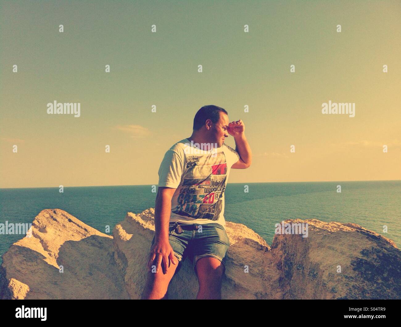 Ein Mann und das Meer, Schwarzes Meer, bulgarischen Küste - Smartphone-aufgenommenes Stockfoto