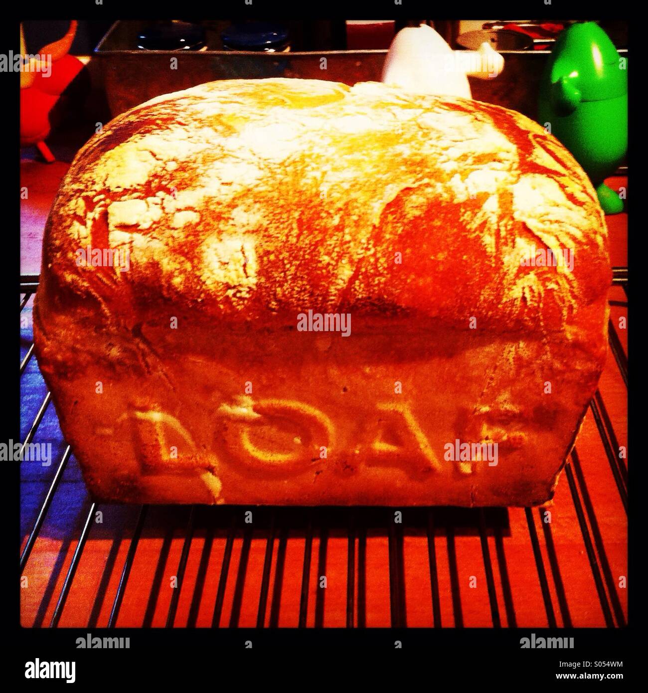 Ein Laib Weißbrot - Smartphone-aufgenommenes Stockfoto